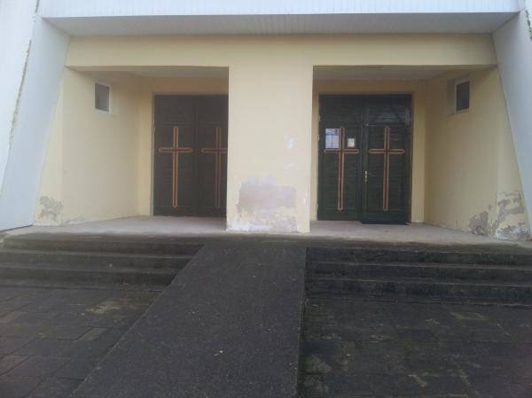 Grūžių Švč. Mergelės Marijos bažnyčios fragmentas. Nuotrauka iš Pasvalio Mariaus Katiliškio viešosios bibliotekos Krašto kultūros dokumentavimo centro fondų, 2015